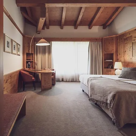 Hotel Waldhuus 4*