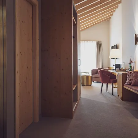 Waldhuus 4* دافوس